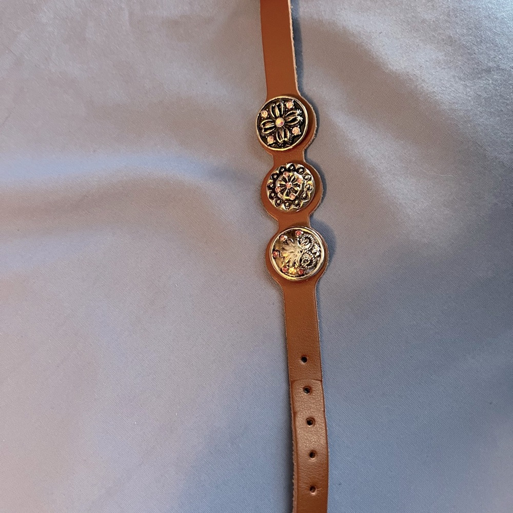 “Snap” leather like bracelet